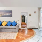 Guesthost - Casa Querida & Elegant Flat Апартаменты *